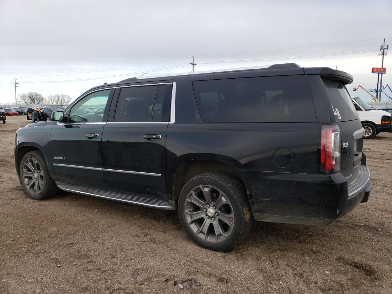 2016 GMC Yukon - Image 2