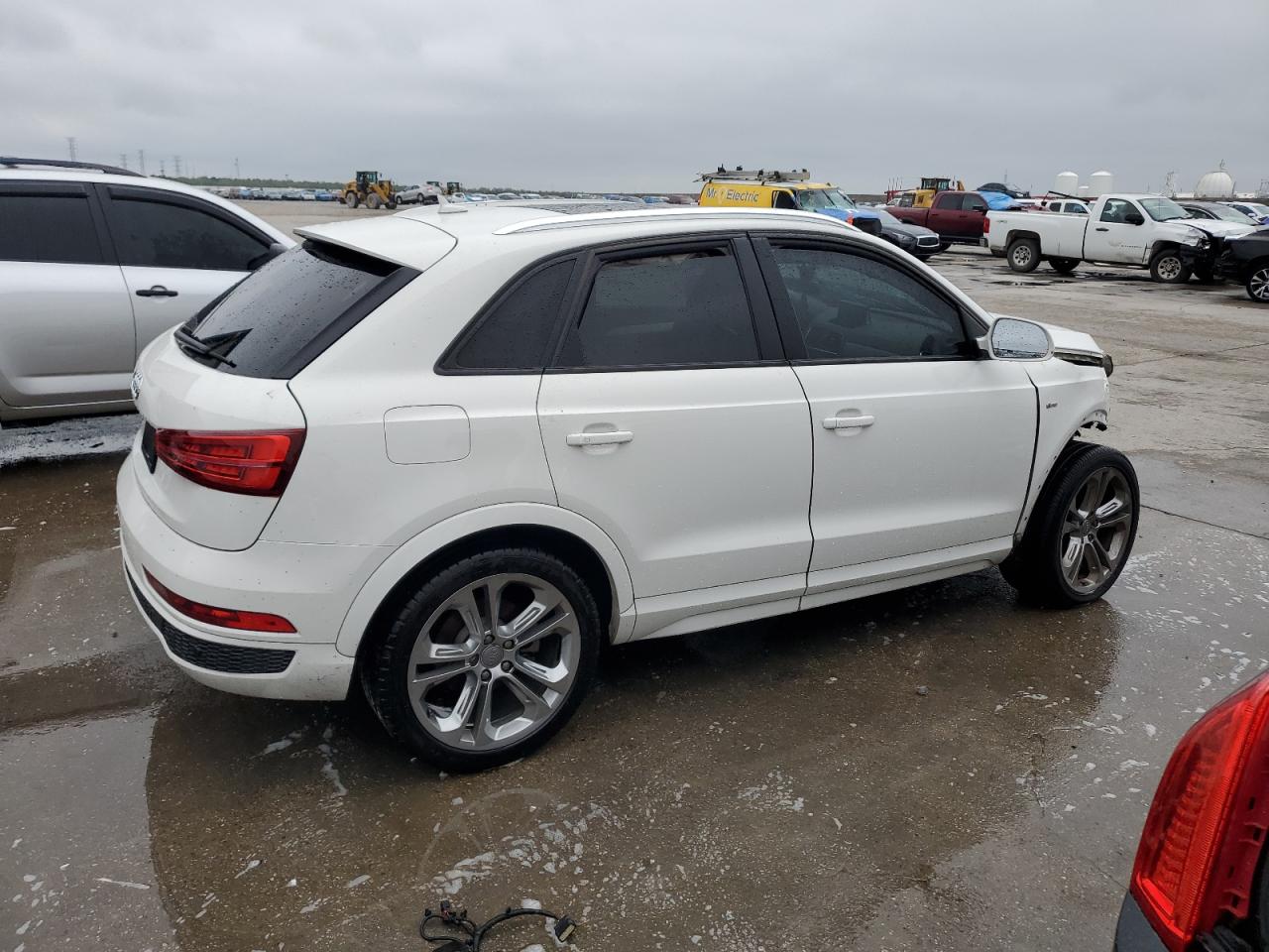 VIN WA1BCCFS7JR033854 2018 AUDI Q3 no.3