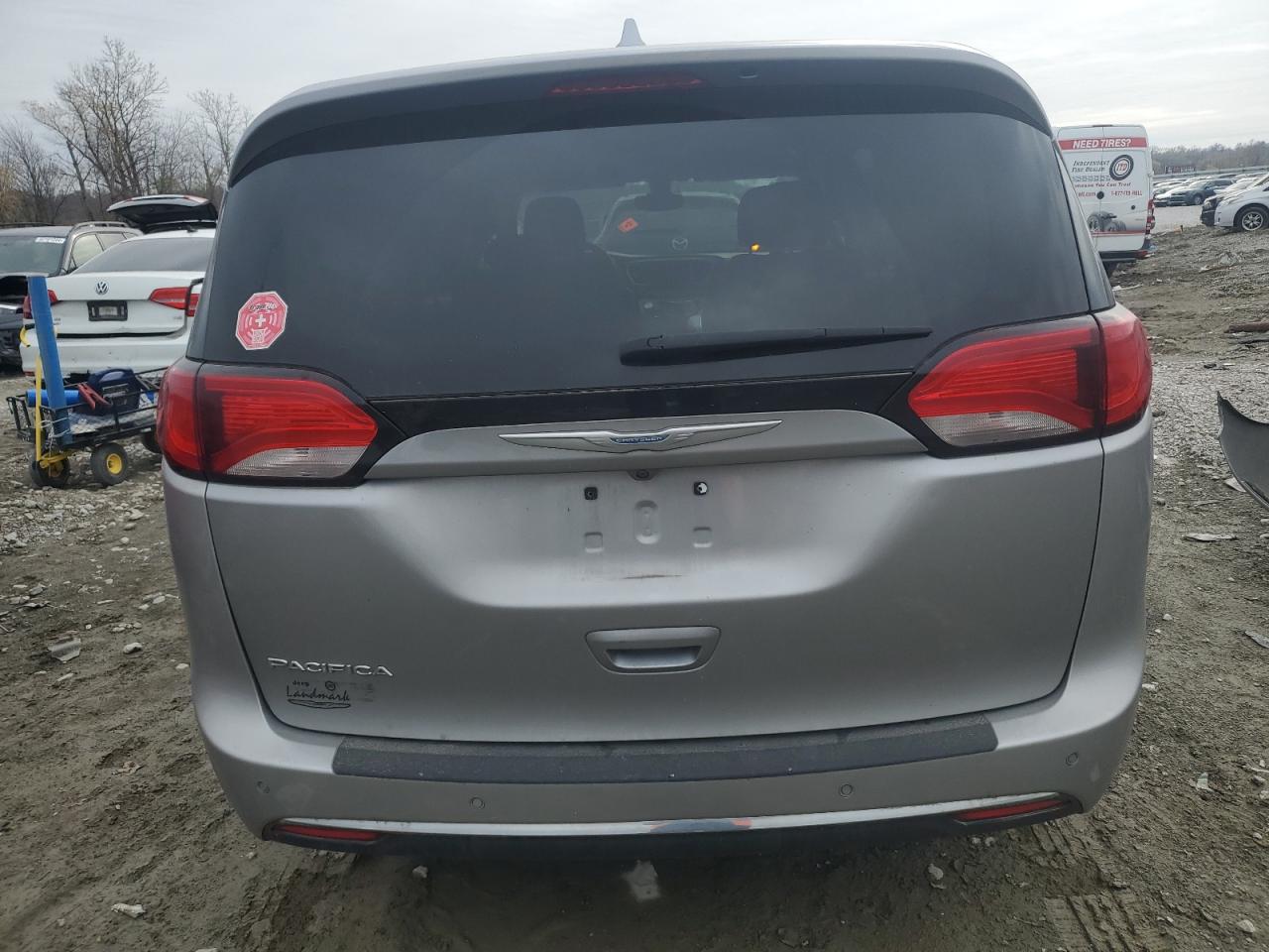 2017 Chrysler Pacifica - Image 6