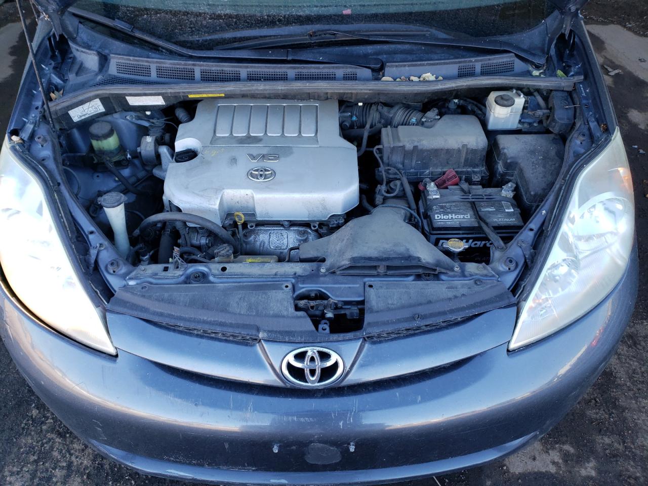 2010 Toyota Sienna - Image 12