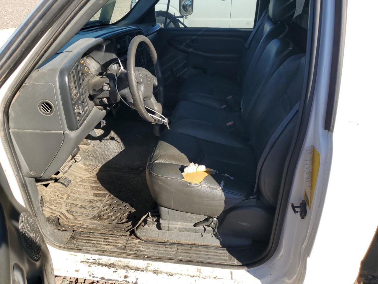 2003 Chevrolet Silverado - Image 7