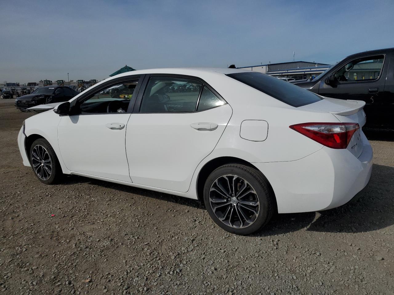 VIN 5YFBURHEXFP359646 2015 TOYOTA COROLLA no.2