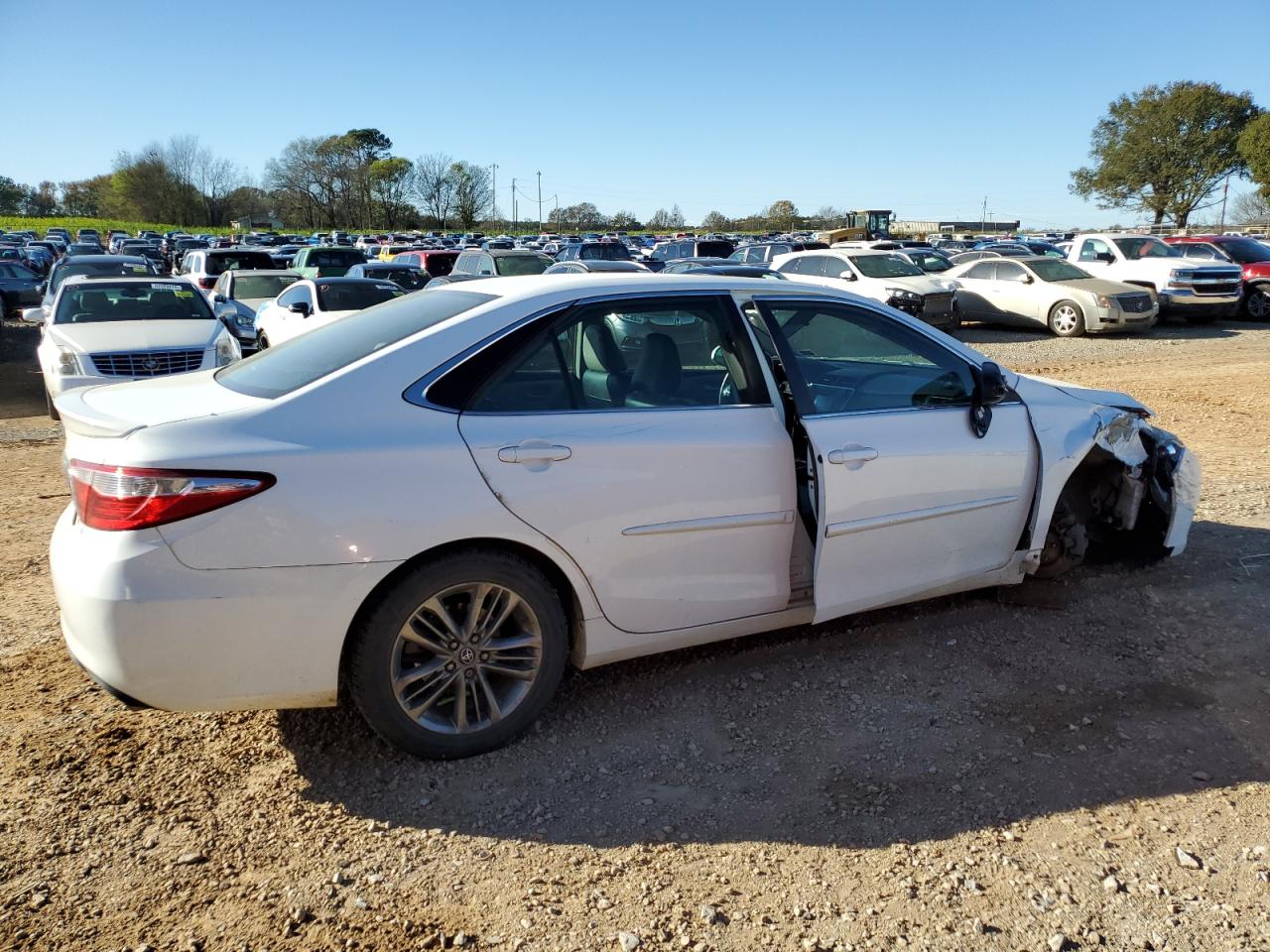 VIN 4T1BF1FK9HU355268 2017 TOYOTA CAMRY no.3