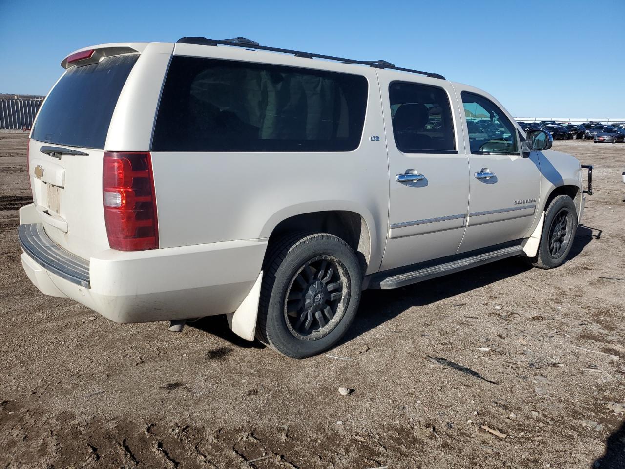2014 Chevrolet Suburban - Image 3