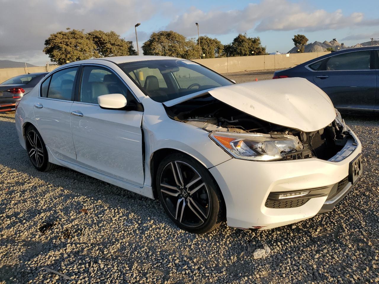 VIN 1HGCR2F64GA225361 2016 HONDA ACCORD no.4