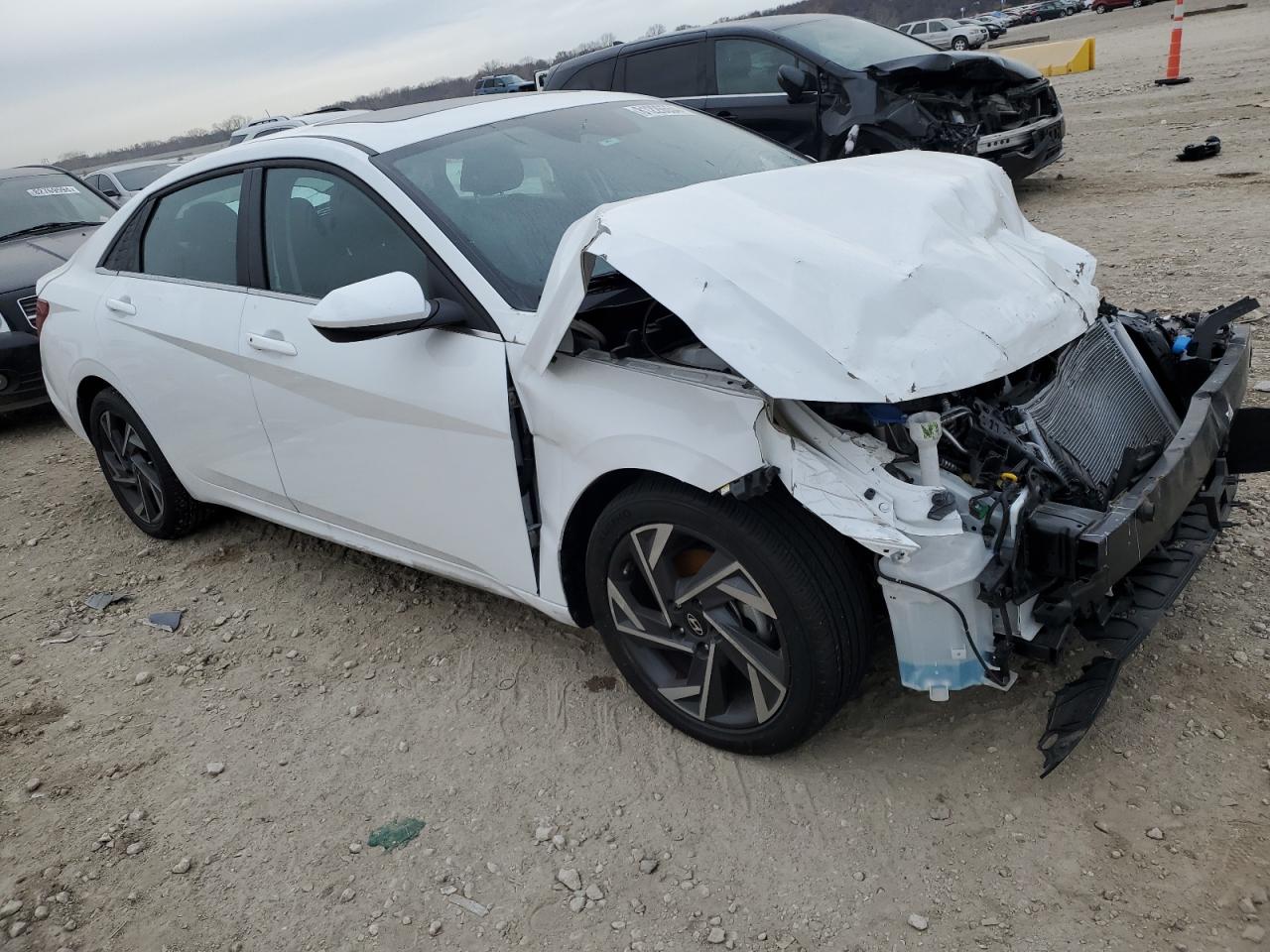 2024 Hyundai Elantra - Image 4