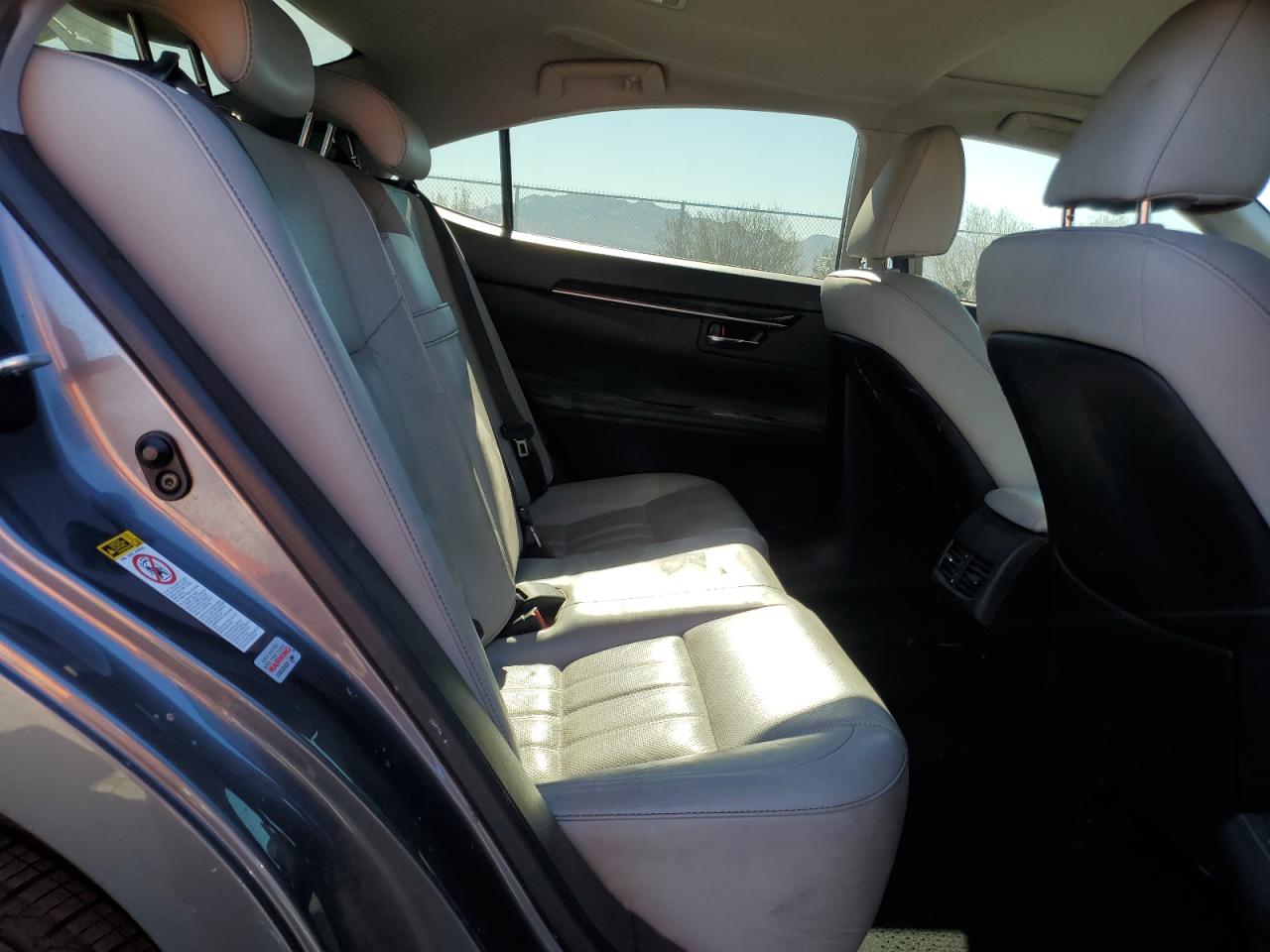 2017 Lexus ES - Image 10