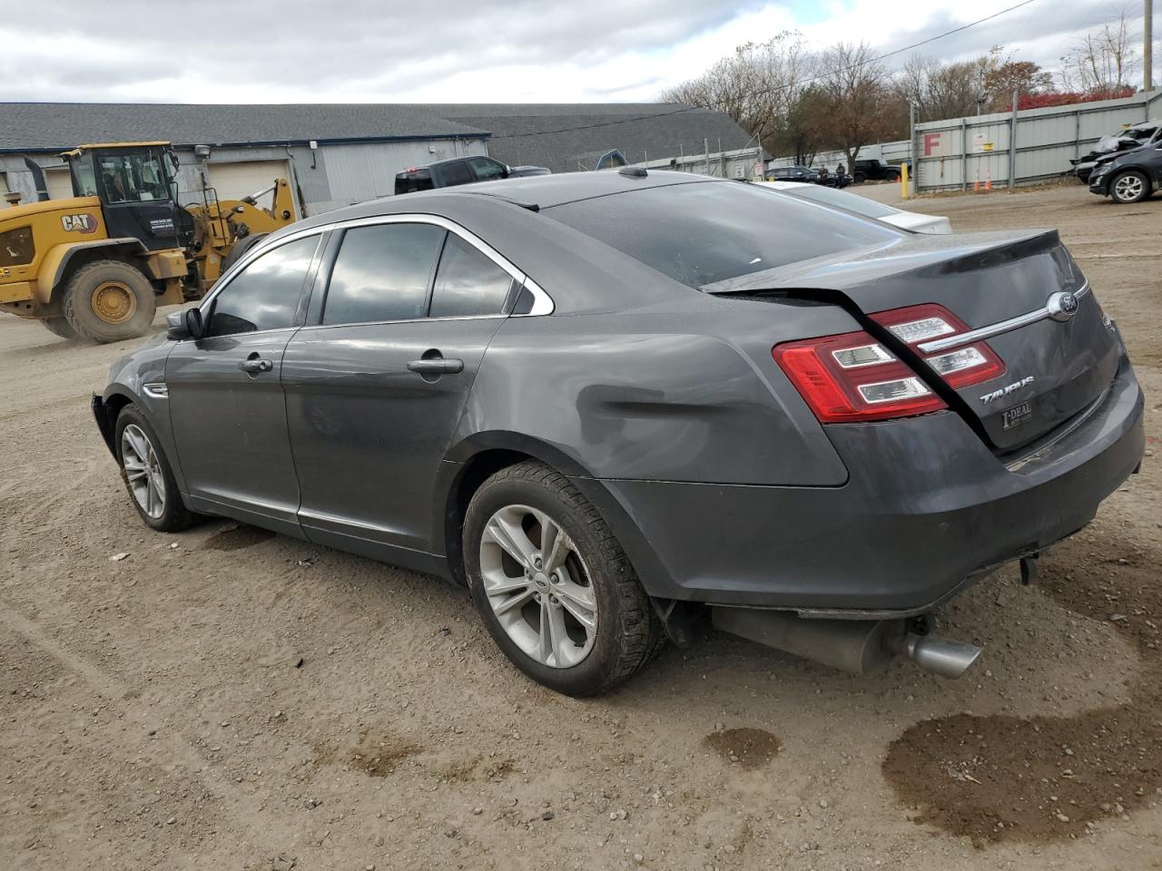 VIN 1FAHP2H89FG110751 2015 FORD TAURUS no.2