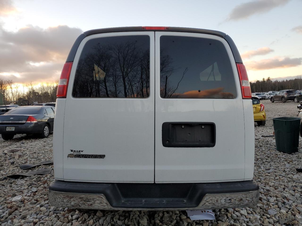 2017 Chevrolet Express - Image 6