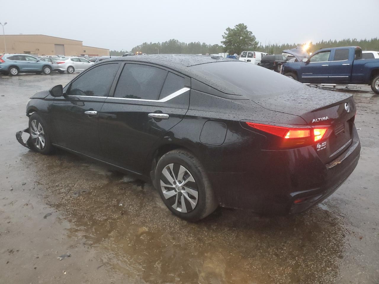 2020 Nissan Altima - Image 2