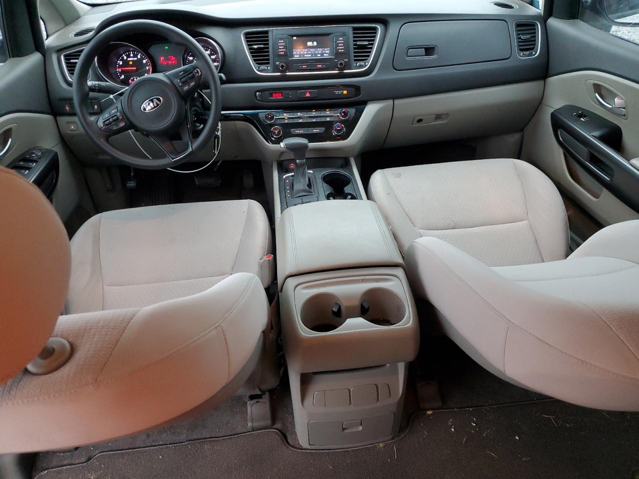 2017 Kia Sedona - Image 8