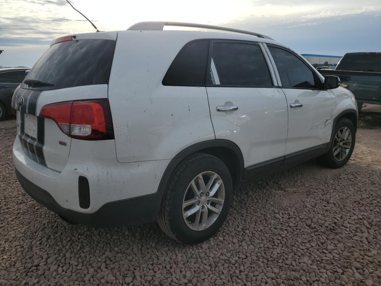 VIN 5XYKT4A60EG494615 2014 KIA SORENTO no.3