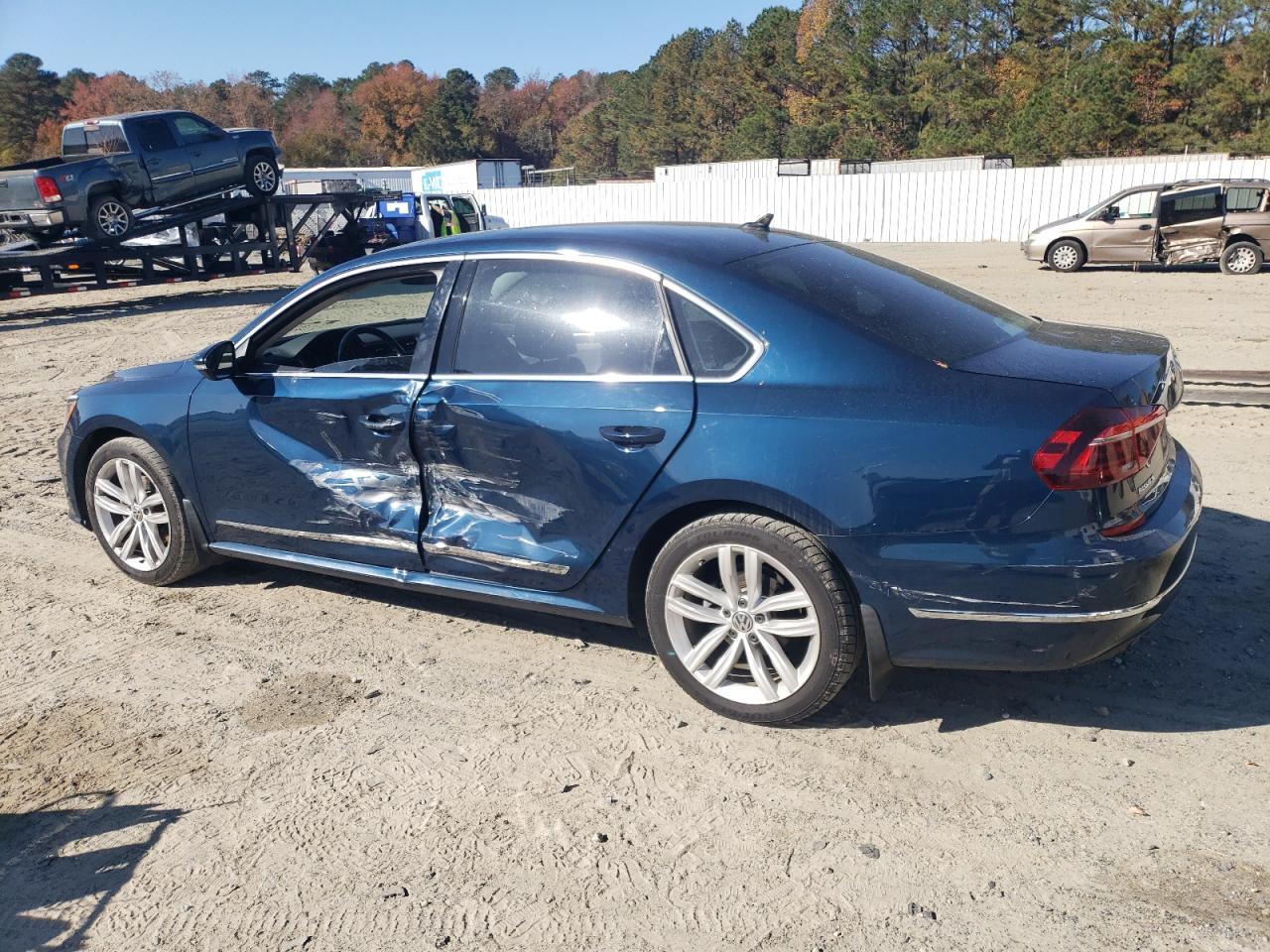 2018 Volkswagen Passat - Image 2