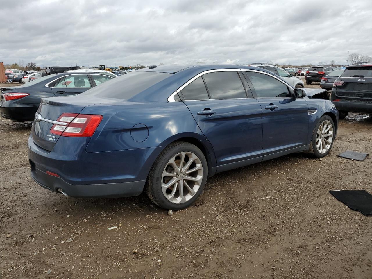 2016 Ford Taurus - Image 3