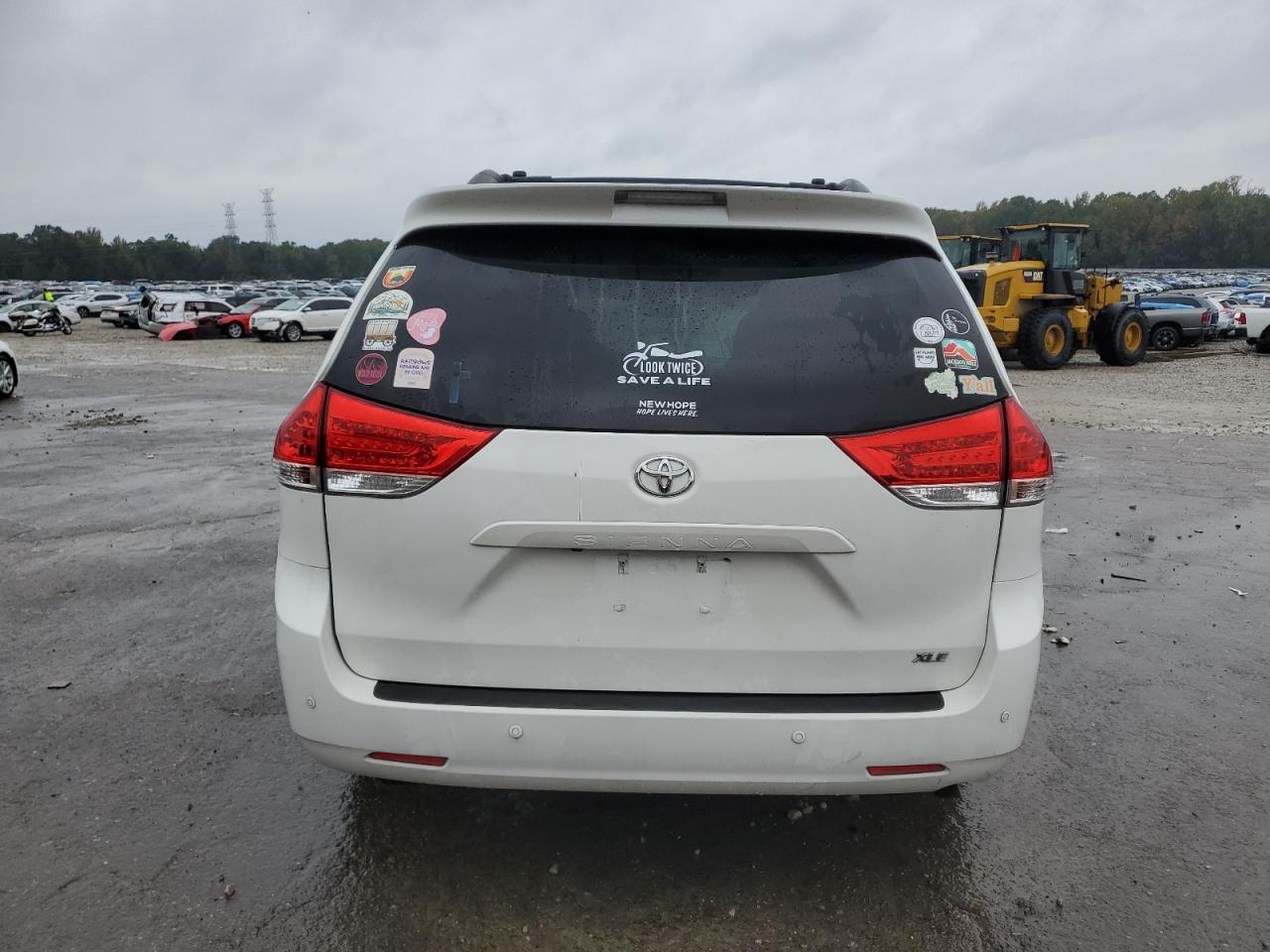 2013 Toyota Sienna Xle VIN: 5TDYK3DC8DS395020 Lot: 80017474