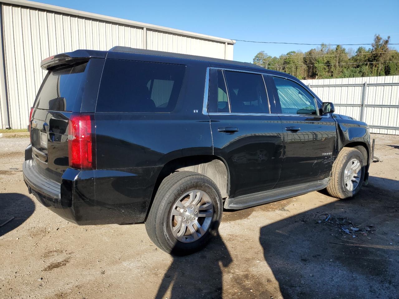 VIN 1GNSKBKC3KR313104 2019 CHEVROLET TAHOE no.3