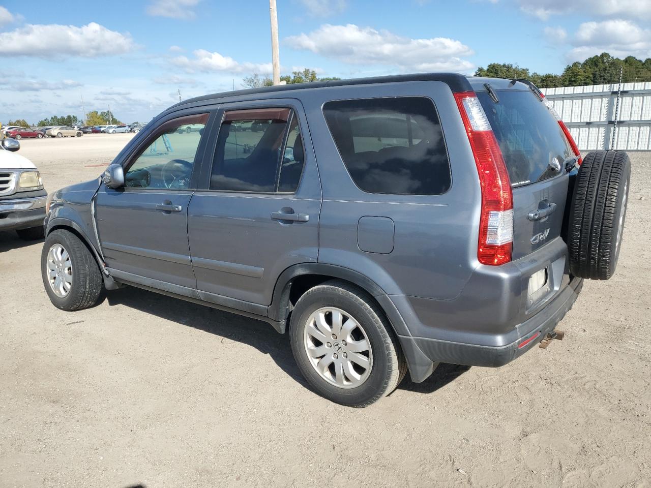 2005 Honda CR-V - Image 2
