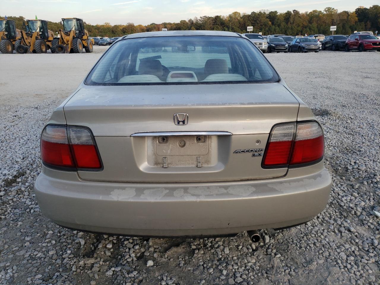 1996 Honda Accord Lx VIN: 1HGCD5638TA266320 Lot: 79824564