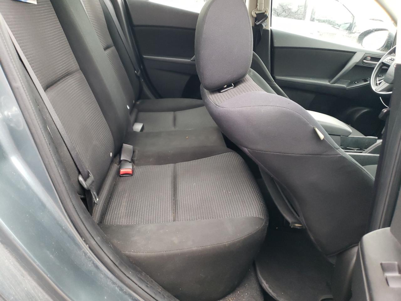 2013 Mazda 3 - Image 10