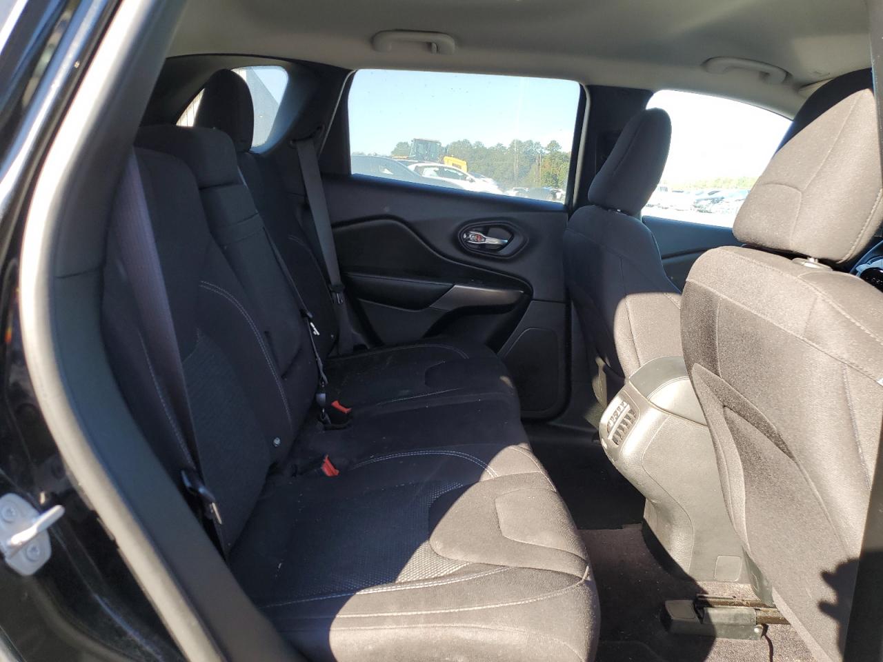 1C4PJLCB1KD143819 Jeep Grand Cherokee 2019. Фото: 10