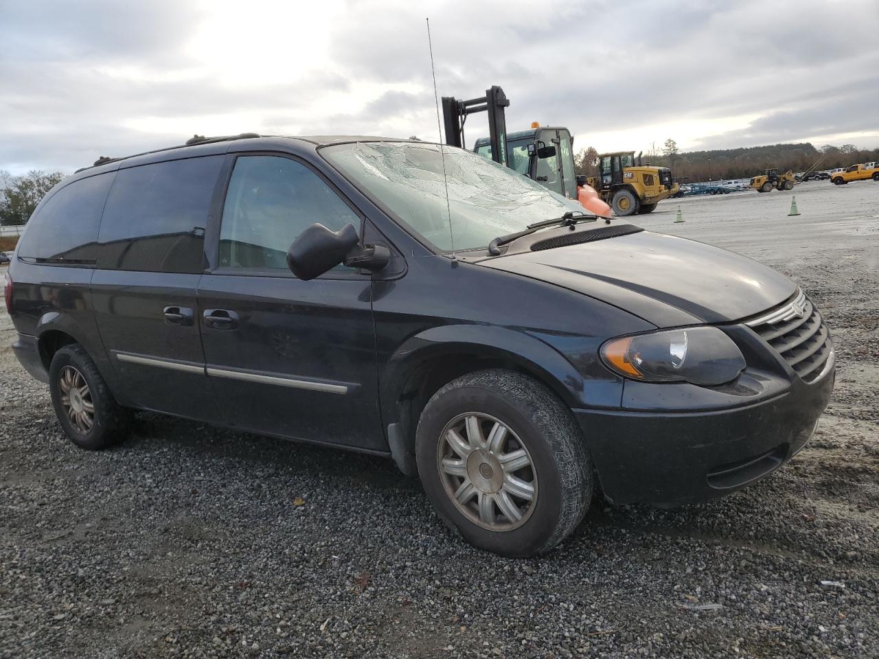 2005 Chrysler Town & Country - Image 4
