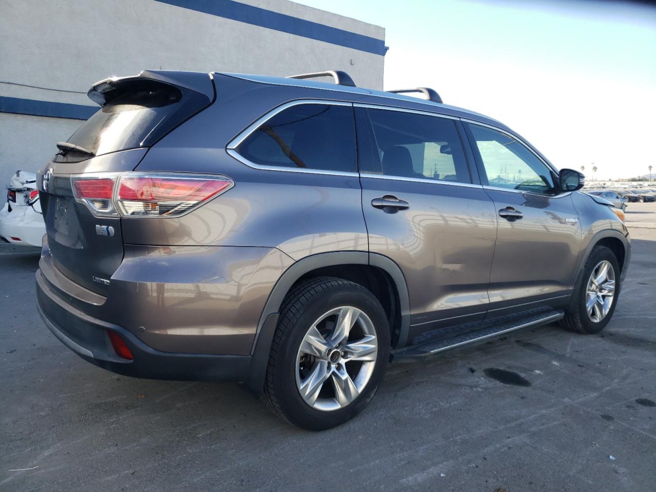2015 Toyota Highlander - Image 3