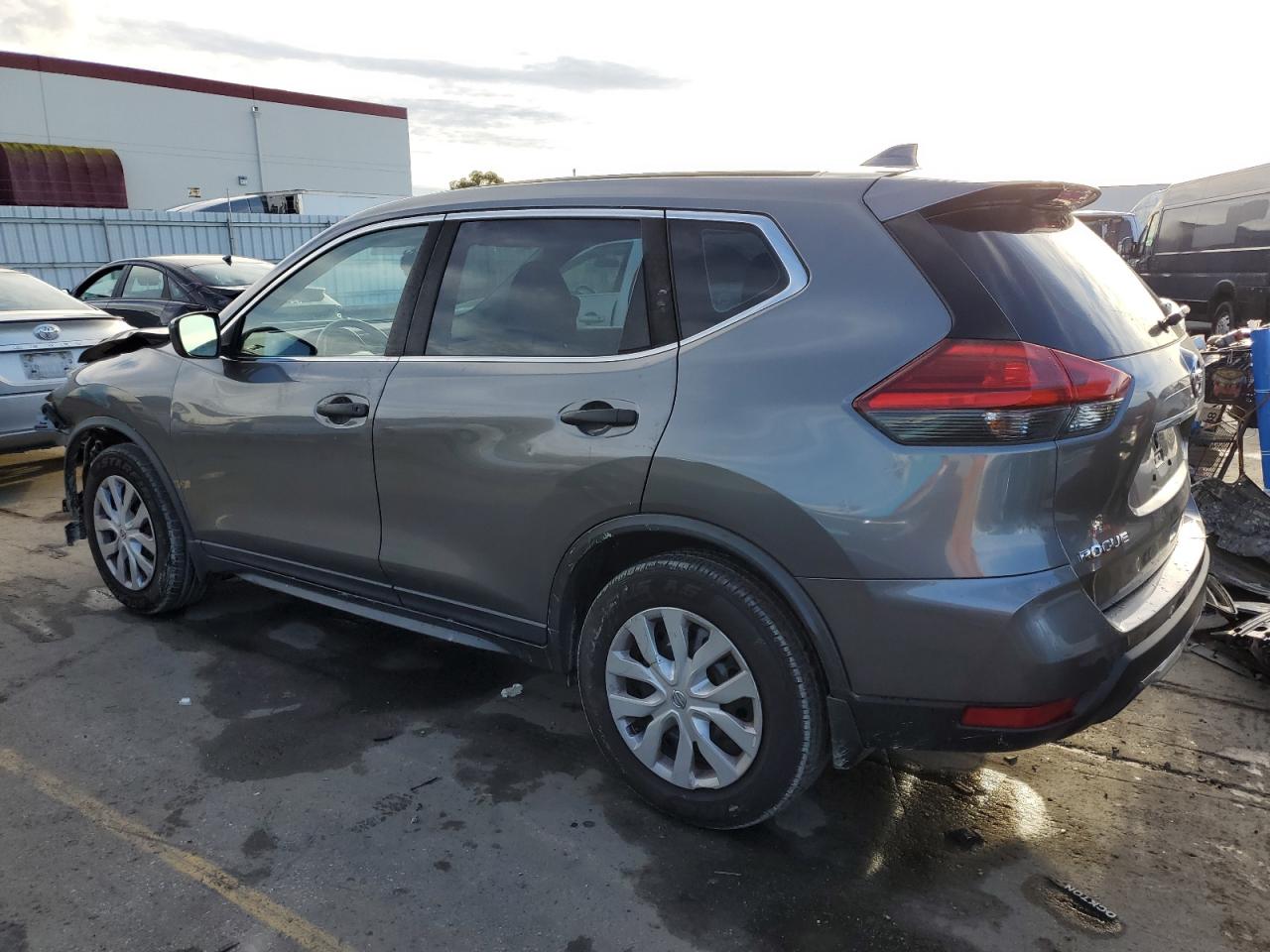 2017 Nissan Rogue - Image 2