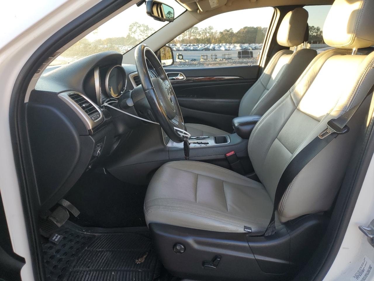 2012 Jeep Grand Cherokee - Image 7
