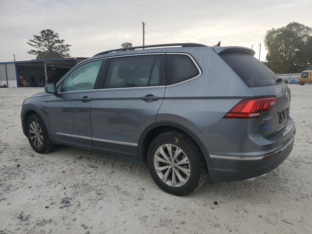 2018 Volkswagen Tiguan - Image 2