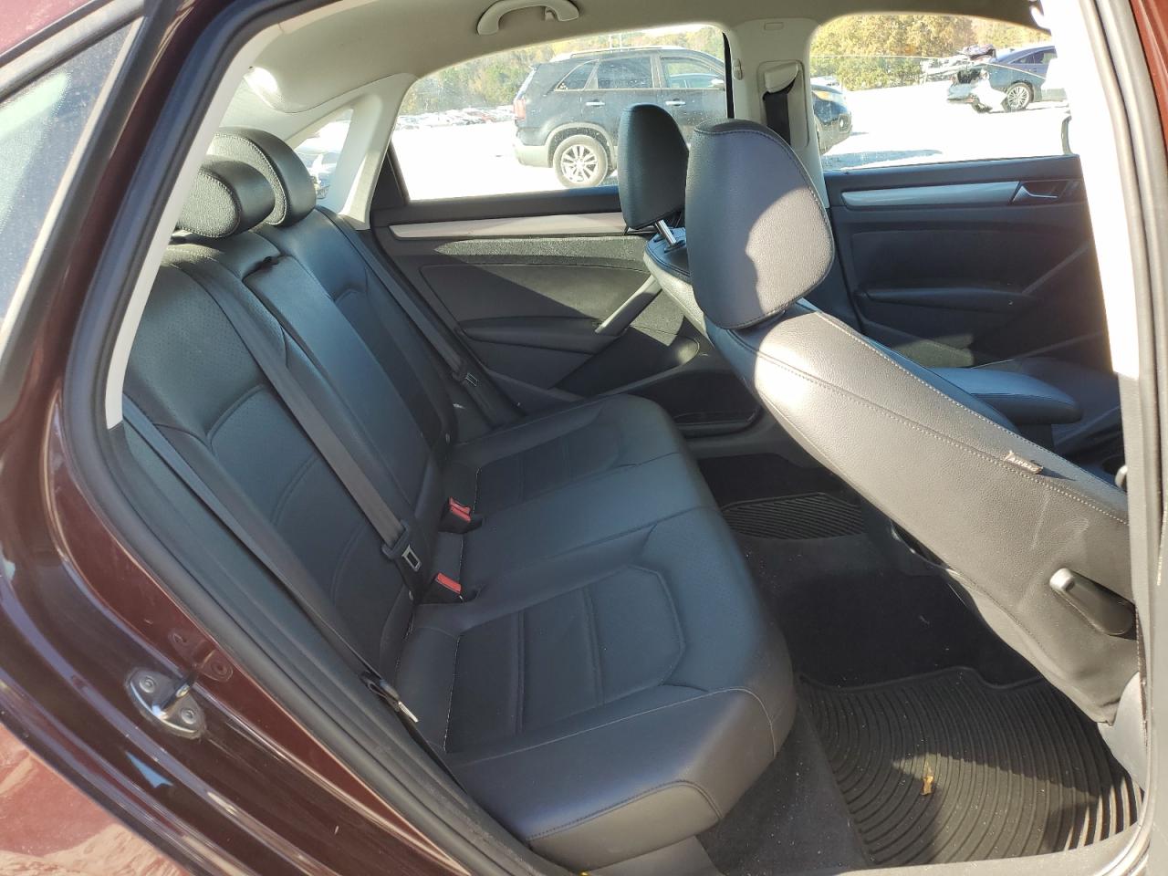 2014 Volkswagen Passat - Image 10
