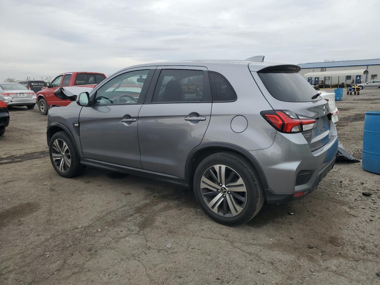 2020 Mitsubishi Outlander - Image 2