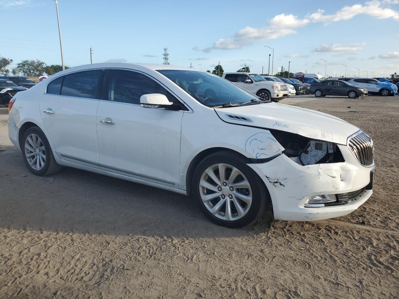 VIN 1G4GB5G31FF297898 2015 BUICK LACROSSE no.4