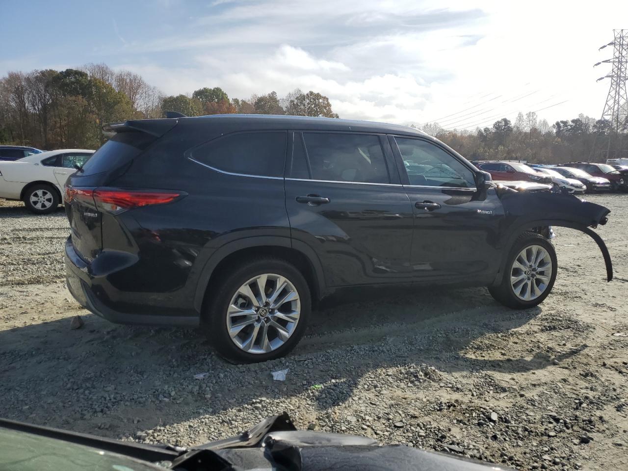 2021 Toyota Highlander - Image 3