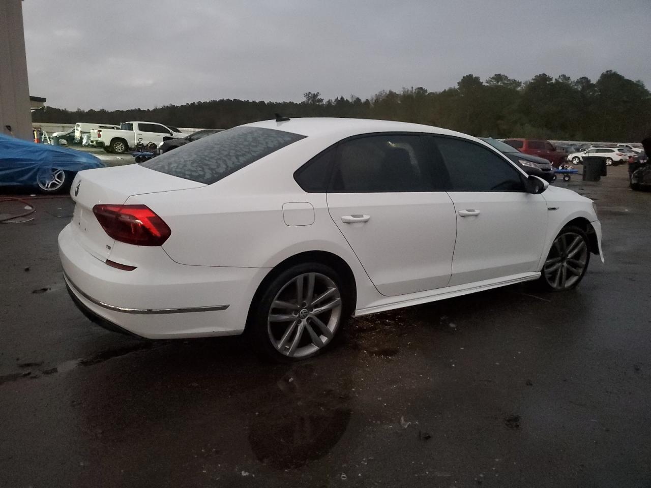 2018 Volkswagen Passat - Image 3