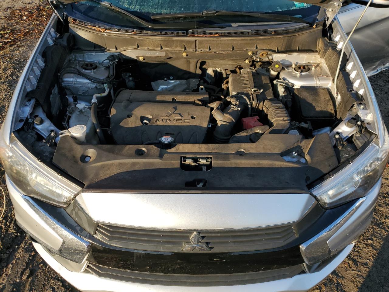 2017 Mitsubishi Outlander - Image 12