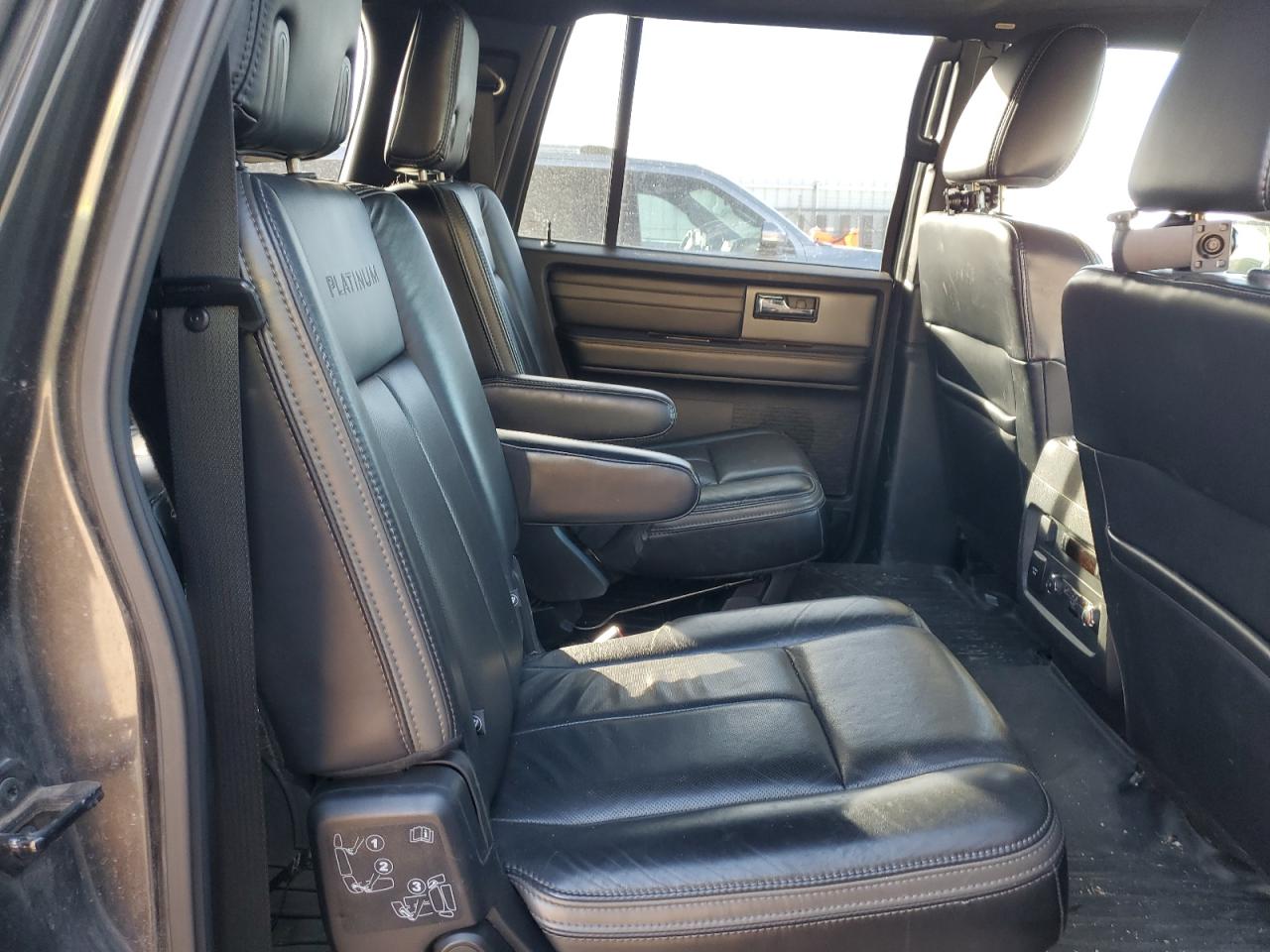 2017 Ford Expedition - Image 11