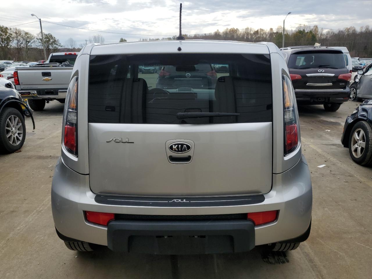 2011 Kia Soul + VIN: KNDJT2A29B7322752 Lot: 79227834