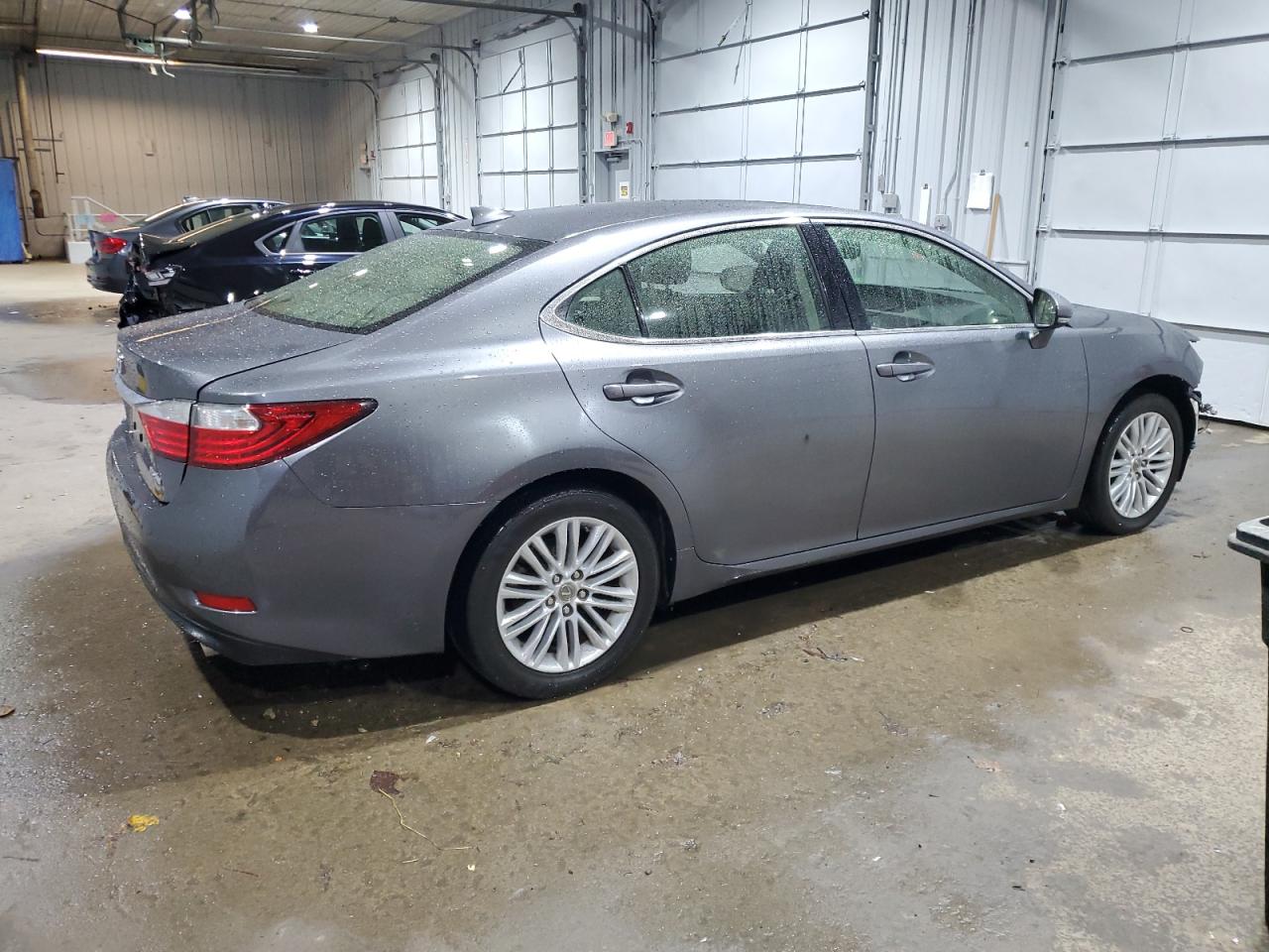 2015 Lexus ES - Image 3