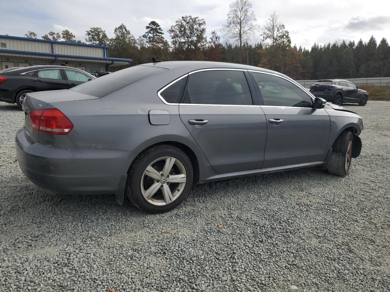 2015 Volkswagen Passat - Image 3