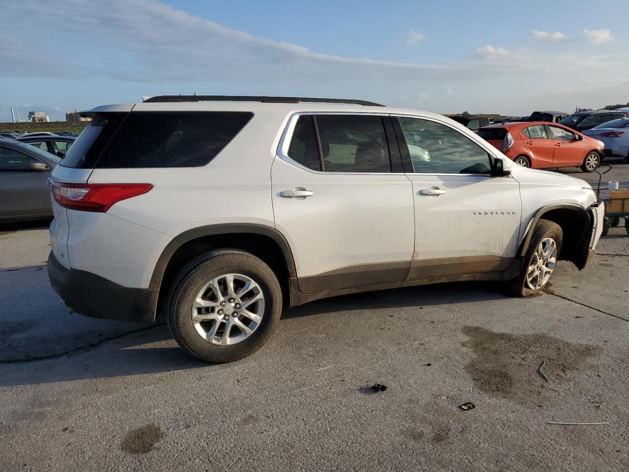 VIN 1GNERHKW5LJ319010 2020 CHEVROLET TRAVERSE no.3