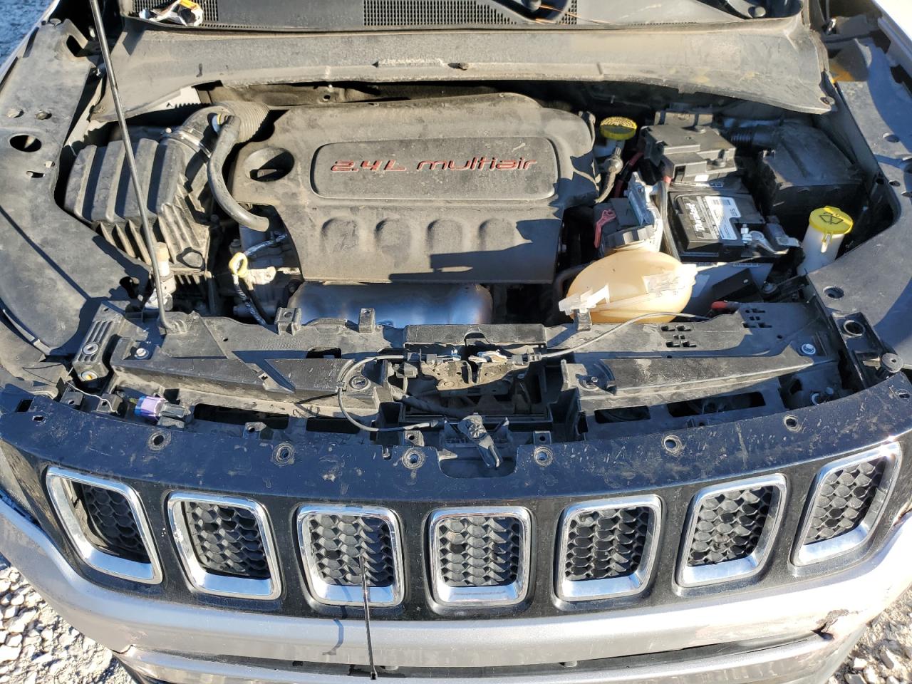 VIN 3C4NJCBB2JT226239 2018 JEEP COMPASS no.12