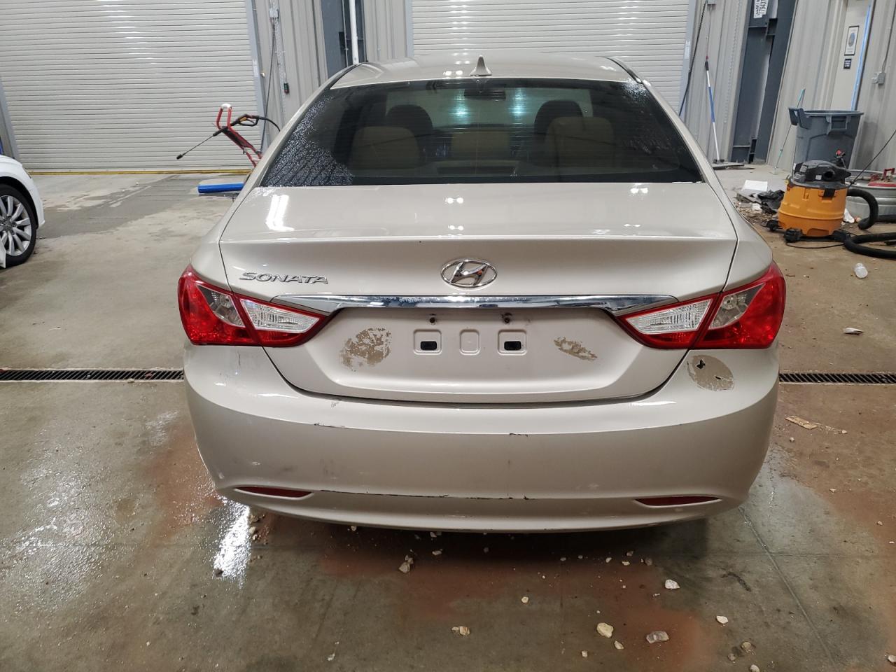 2011 Hyundai Sonata - Image 6