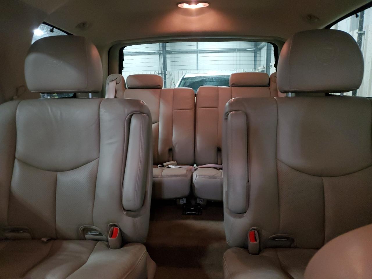 2005 Cadillac Escalade - Image 10