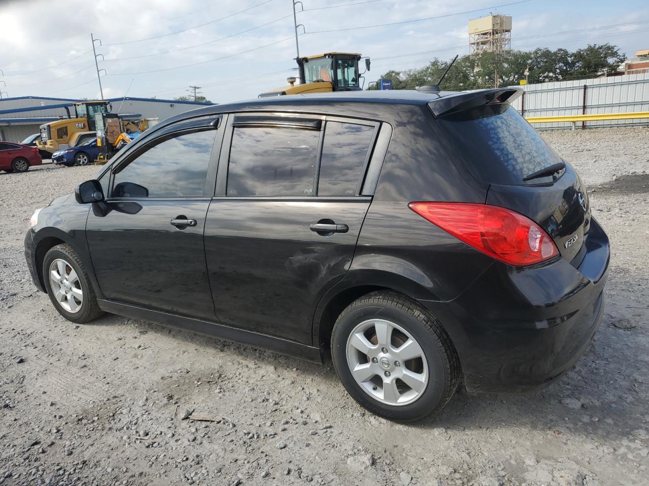 2011 Nissan Versa - Image 2