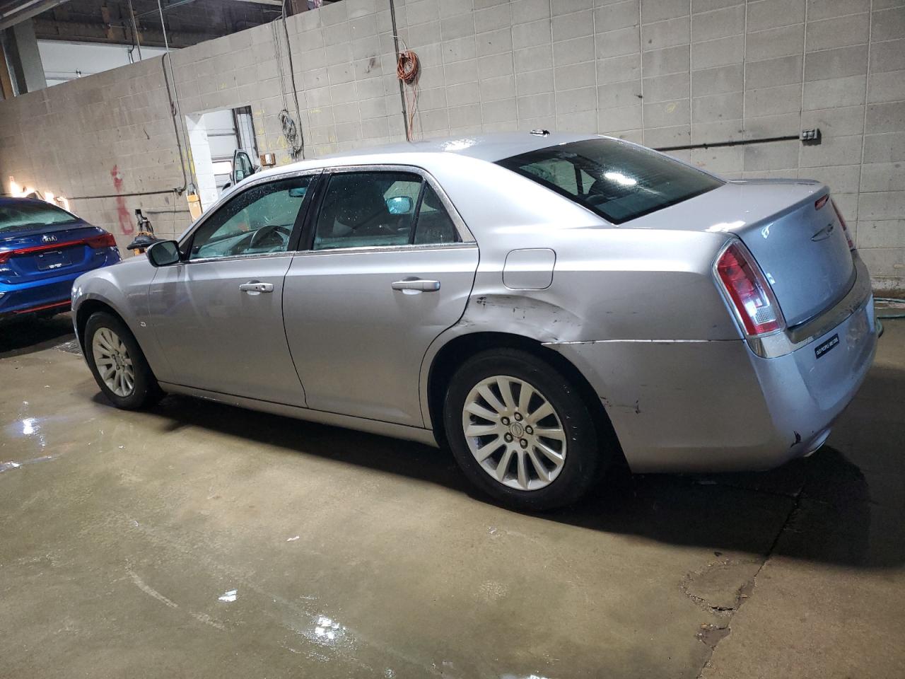 VIN 2C3CCAAG0DH698931 2013 CHRYSLER 300 no.2