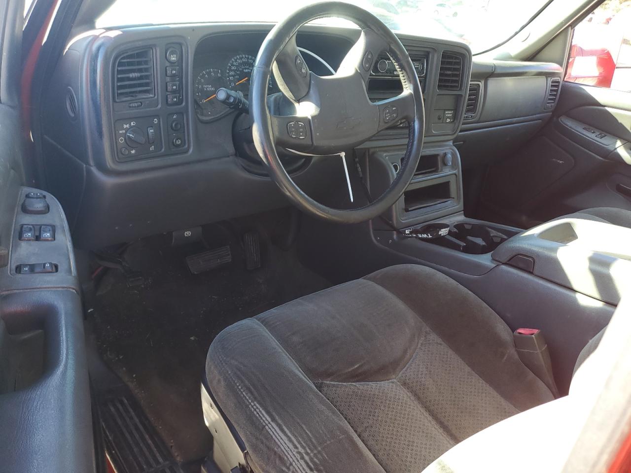 2004 Chevrolet Silverado - Image 8