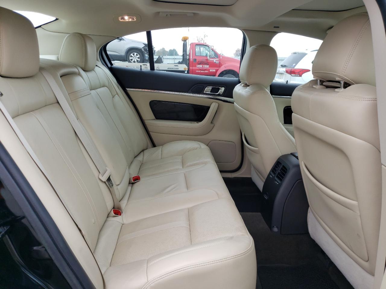 2014 Lincoln MKS - Image 10