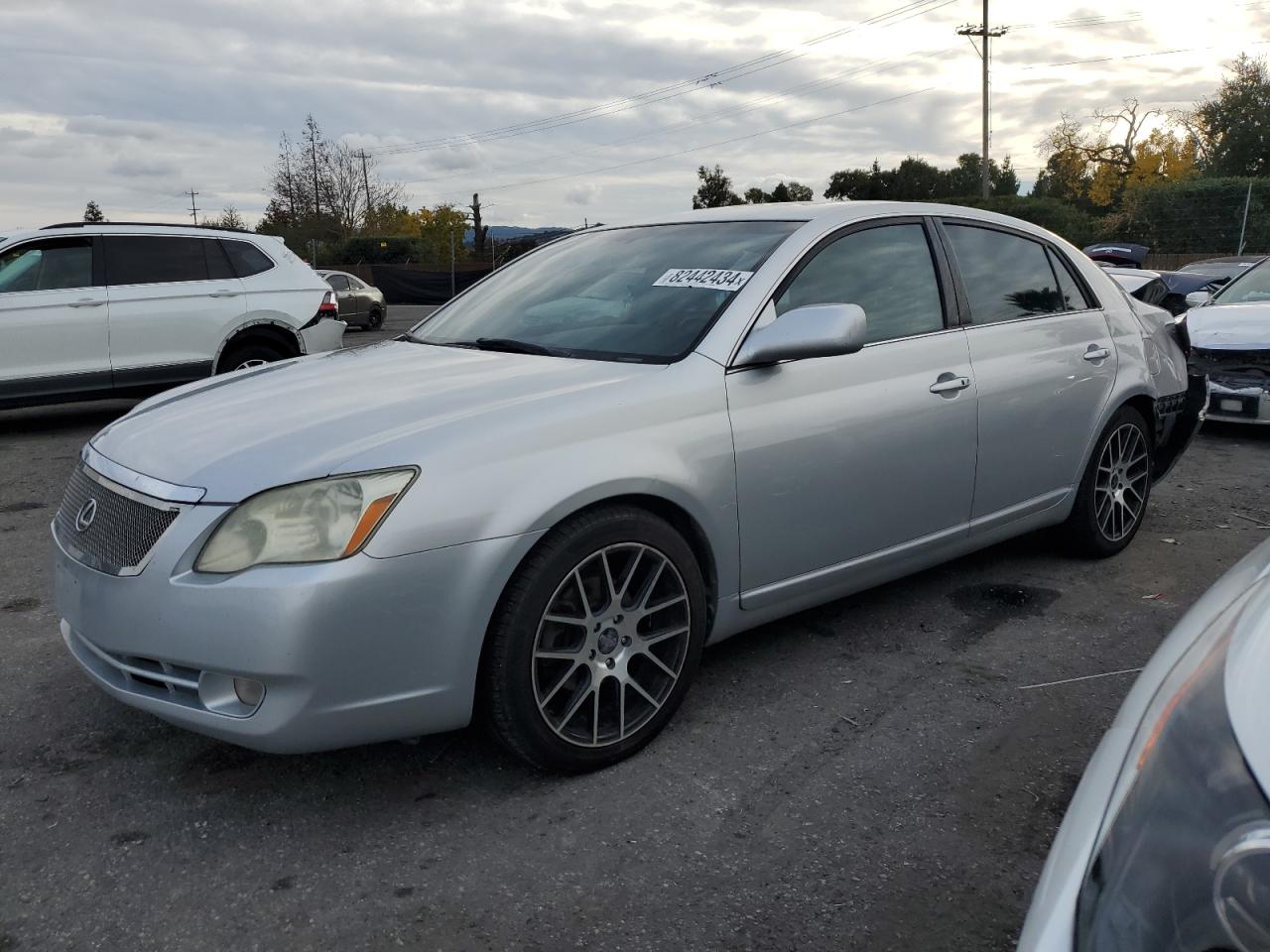 2006 Toyota Avalon - Image 1