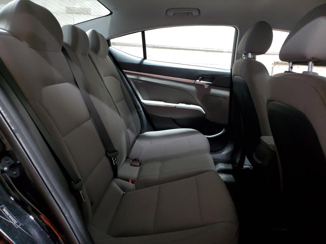 2019 Hyundai Elantra - Image 10