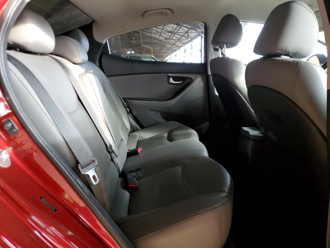 2016 Hyundai Elantra - Image 10